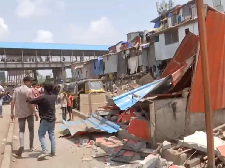 WATCH: BMC Demolishes Uddhav Thackeray Sena Faction's Bandra East Office WATCH: BMC Demolishes Uddhav Thackeray Sena Faction's Bandra East Office
