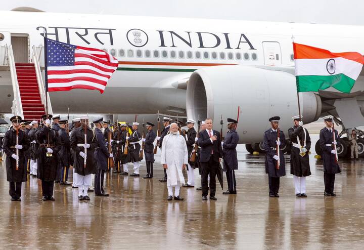 PM Modi US Visit : न्यूयॉर्कमधील योगदिनाचा कार्यक्रम आटोपून मोदी वॉशिंग्टन डीसीमध्ये दाखल झाले.