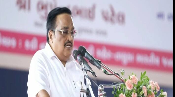 CR Patil addressing to reply during Former Deputy CM Nitin Patel 68th birthday in kadi 'નીતિનભાઇ હમણાં હિન્દી શીખી રહ્યાં છે, એમના ગોલ બહું ઉંચા હોય છે' -સીઆર પાટિલે નીતિન પટેલને આપી જન્મદિવસની શુભેચ્છા