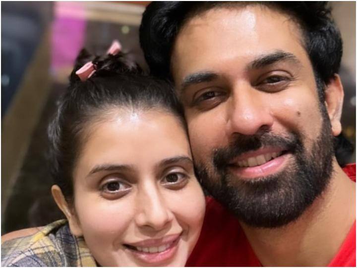 Rajiv Sen shares selfie with ex wife Charu Asopa After coffee date fans reacted कॉफी डेट के बाद अब Rajeev Sen ने एक्स वाइफ चारू असोपा संग शेयर की सेल्फी, फैंस बोले- 'अब दोबारा शादी कर ही लो'