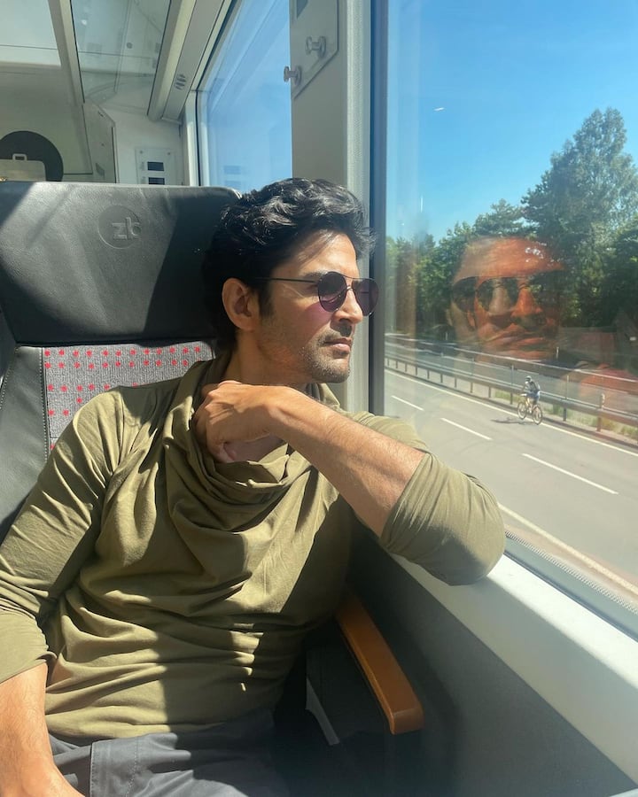 इंडिया टुडे को दिए इंटरव्यू में एक्टर ने कहा, 'पुरुष इसे उतना रिपोर्ट नहीं करते. जब्कि महिलाएं जब भी इसके बारे में बात करती हैं तो उनके बारे में ज्यादा बात की जाती है.अगर एक महिला कास्टिंग काउच से गुजरती है और इसके बारे में बात करती है,तो उस पर पुरुष की तुलना में बहुत ज्यादा चर्चा होती है.'