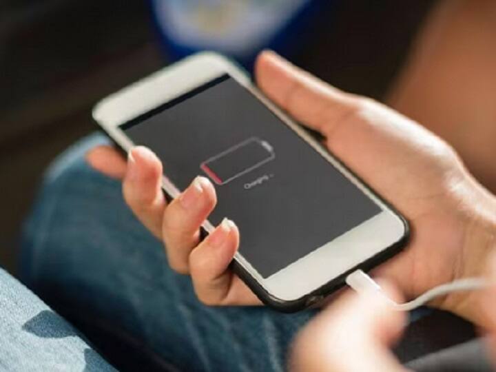 बैकग्राउंड डेटा सिंक्रनाइज़ेशन और ऐप्स की रीप्ले बंद करें: कुछ ऐप्स बैकग्राउंड में डेटा सिंक्रनाइज़ करते रहते हैं जो बैटरी का उपयोग करते हैं. इन ऐप्स को अपडेट करने और रीप्ले करने से पहले उन्हें बंद करें.