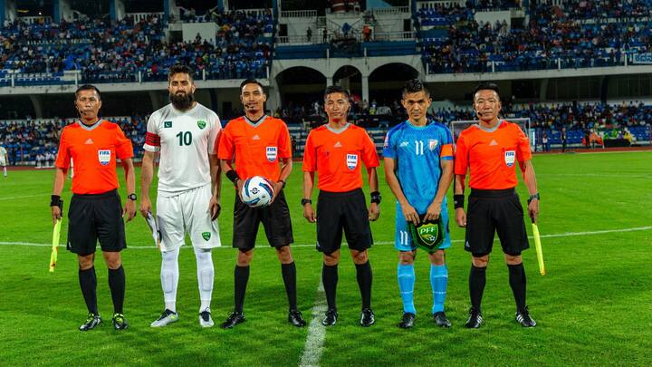 গতকাল সাফ চ্যাম্পিয়নশিপে পাকিস্তানের বিরুদ্ধে খেলতে নেমেছিল ভারতীয় ফুটবল দল। ৪-০ গোলে তারা হারিয়ে দেয় পাকিস্তানকে।