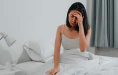 Vitamin B 12 : शरीरात व्हिटॅमिन बी12 ची कमतरता तुम्हाला डोक्यापासून पायापर्यंत आजारी करू  शकते , घ्या जाणून