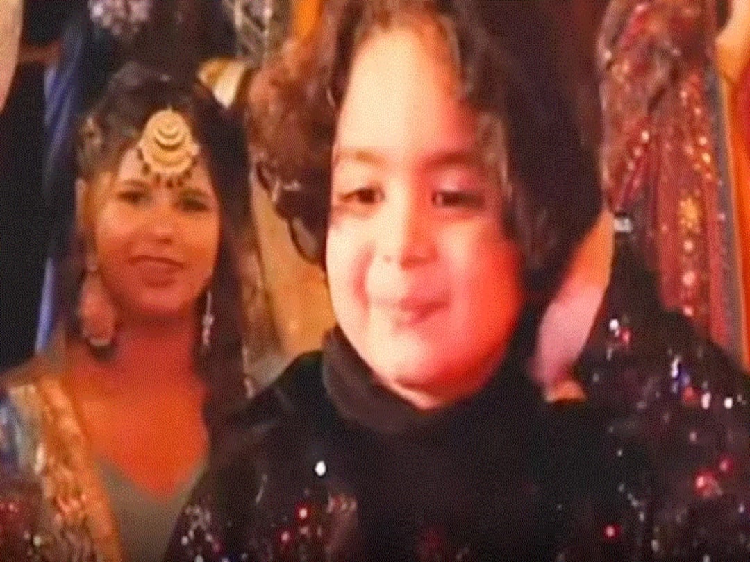 Little Pakistani Boy Dances To Kacha Badam At Wedding Function, Steals Spotlight. WATCH Little Pakistani Boy Dances To Kacha Badam At Wedding Function, Steals Spotlight. WATCH