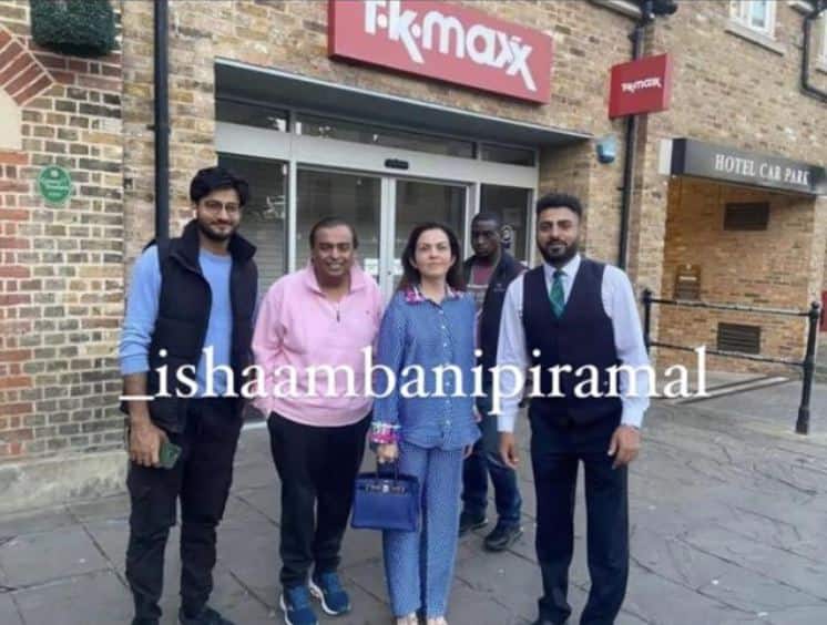 लंदन ट्रिप पर प्रिंटेड को-ऑर्ड सेट में नजर आईं Nita Ambani, हैंडबैग की कीमत जान उड़ जाएंगे होश
