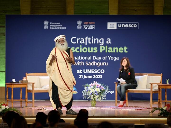 Talking about the International Day of Yoga, Sadhguru said, “International Day of Yoga is not a day of celebrating it, it is a day of commitment. You remaining physically, and mentally in the best possible way is the best contribution you can make to the world.” [Image Source: Isha Foundation]