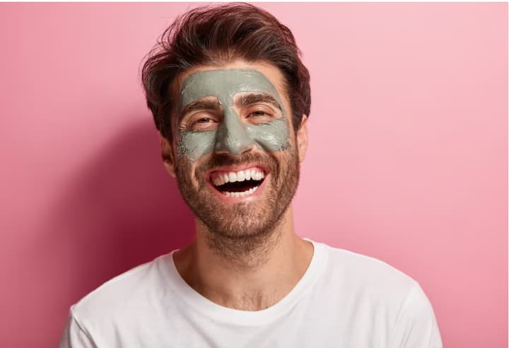 भले ही आप अपने दाढ़ी को कैसा भी लुक दें. लेकिन अपनी दाढ़ी को हमेशा साफ रखें. टाइम टू टाइम ग्रूमिंग के साथ-साथ हाइजीन मेंटेन करना भी जरूरी है.