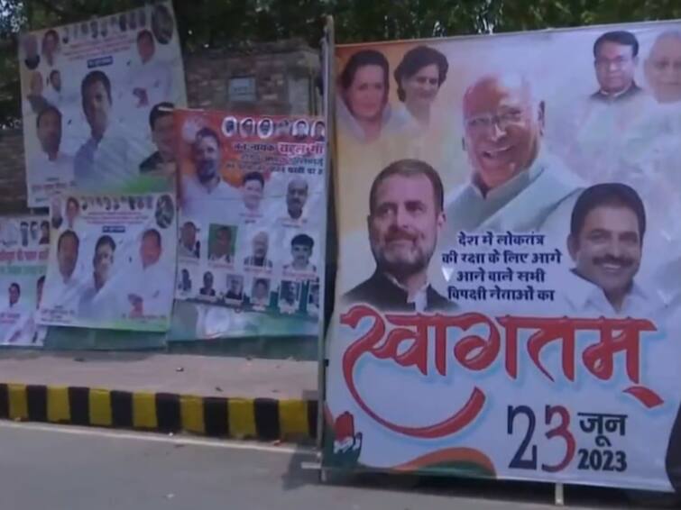 Posters And Hoardings Put Up In Patna To Welcome Congress leaders Mallikarjun Kharge And Rahul Gandhi Ahead Of Opposition Meet Tomorrow Posters And Hoardings Put Up In Patna To Welcome Kharge & Rahul Gandhi Ahead Of Opposition Meet Tomorrow