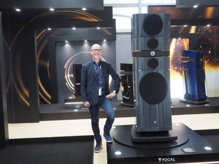 सामान्य तौर पर आप सभी ने 10-15 या 50 या 1 लाख के स्पीकर सेट देखे होंगे. लेकिन आज हम आपको एक ऐसे स्पीकर के बारे में बता रहे हैं जिसकी कीमत 6 करोड़ है. जी हां, 6 करोड़.