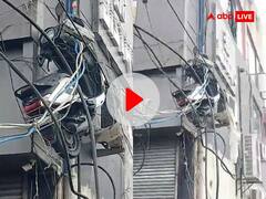 जम्मू में तारों के ऊपर लटकी मिली स्कूटी, लोग बोले- 'आसमान से गिरा क्या'