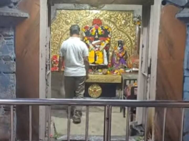 आषाढीच्या पूर्वसंध्येला दुपारी तीनला नाथा गोळे तालीम मंडळ चौकातून विठ्ठल मंदिरामार्गे नगरप्रदक्षिणा होईल.