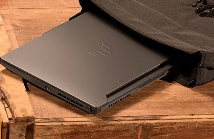 ASUS TUF ਗੇਮਿੰਗ: ਇਹ ਇੱਕ ਵਧੀਆ ਗੇਮਿੰਗ ਲੈਪਟਾਪ ਵੀ ਹੈ। ਅਮੇਜ਼ਨ 'ਤੇ ਇਸ ਦੀ ਕੀਮਤ 49,990 ਰੁਪਏ ਹੈ। ਇਸ 'ਚ ਤੁਹਾਨੂੰ 144hz ਰਿਫਰੈਸ਼ ਰੇਟ, 8GB ਰੈਮ ਅਤੇ 512GB SSD ਅਤੇ AMD Ryzen 5 4600H ਪ੍ਰੋਸੈਸਰ ਦੇ ਨਾਲ 15.6 ਇੰਚ ਦੀ FHD ਡਿਸਪਲੇਅ ਮਿਲਦੀ ਹੈ। ਲੈਪਟਾਪ ਵਿੰਡੋਜ਼ 11 ਦੇ ਨਾਲ ਆਉਂਦਾ ਹੈ।