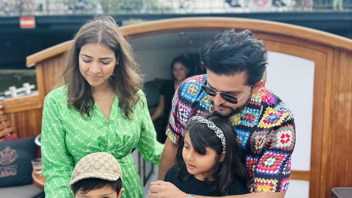 এমনকী স্ত্রী প্রিয়াঙ্কার জন্মদিনও আমস্টারডামেই পালন করেছেন ভারতের তারকা ক্রিকেটার।