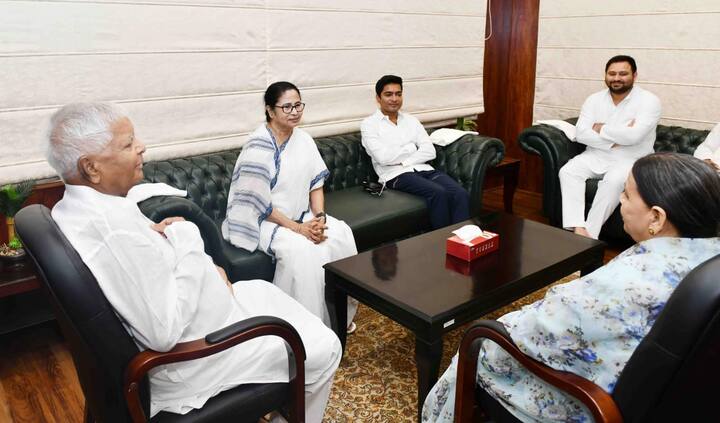 মিটিং নিয়ে আগে একটা সমস্যা হয়েছিল। প্রথমে এই মিটিং ১২ জুন ডাকা হয়েছিল। কিন্তু সেই তারিখ নিয়ে আপত্তি জানায় কংগ্রেস। তারপরে ২৩ জুন দিনটি স্থির হয়।