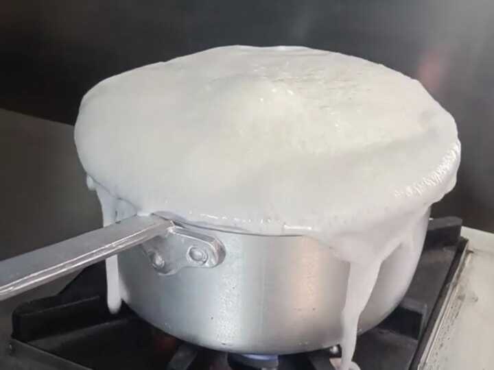 does boiling milk multiple time is good for health | क्या आप भी बार-बार उबालते हैं दूध! जान लीजिए ऐसा करना सही भी है या नहीं