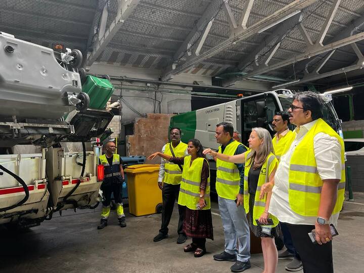 இந்நிகழ்வில் துணை மேயர், கூடுதல் ஆணையர் திரு.சங்கர்லால் குமாவத் மற்றும் மாநகராட்சி அதிகாரிகள் உடனிருந்தனர்.