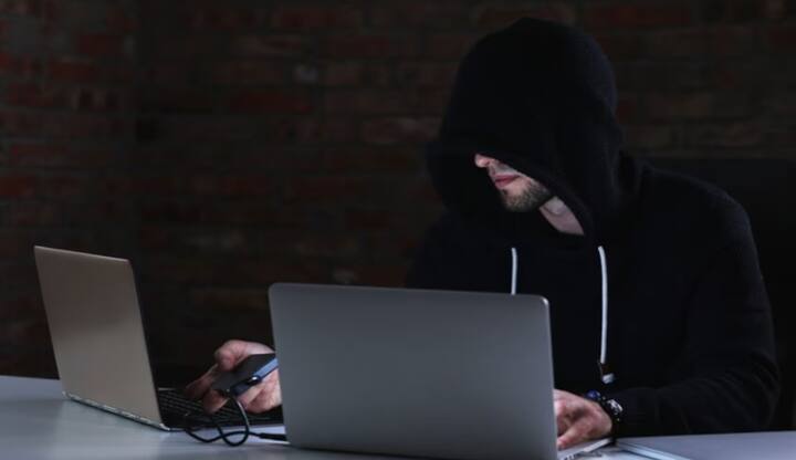 Onlien Payment: ਯੂਨੀਫਾਈਡ ਪੇਮੈਂਟਸ ਇੰਟਰਫੇਸ (UPI) ਆਨਲਾਈਨ ਭੁਗਤਾਨ ਕਰਨ ਲਈ ਸਭ ਤੋਂ ਪ੍ਰਸਿੱਧ ਤਰੀਕਿਆਂ ਵਿੱਚੋਂ ਇੱਕ ਹੈ। ਇਹ ਇਸਦੀ ਪ੍ਰਭਾਵਸ਼ੀਲਤਾ ਦੇ ਕਾਰਨ ਵਿਆਪਕ ਤੌਰ 'ਤੇ ਵਰਤੀ ਜਾਂਦੀ ਹੈ। UPI ਦੀ ਵਰਤੋਂ ਦੀ ਗਿਣਤੀ ਵਧਣ ਨਾਲ ਬੈਂਕਿੰਗ ਧੋਖਾਧੜੀ ਦਾ ਸ਼ਿਕਾਰ ਹੋਣ ਦਾ ਵੀ ਖਤਰਾ ਹੈ। ਪਿਛਲੇ ਕੁਝ ਸਾਲਾਂ ਵਿੱਚ, UPI ਉਪਭੋਗਤਾਵਾਂ ਦਾ ਸ਼ੋਸ਼ਣ ਕਰਨ ਵਾਲੀਆਂ ਧੋਖਾਧੜੀ ਦੀਆਂ ਕਈ ਘਟਨਾਵਾਂ ਸਾਹਮਣੇ ਆਈਆਂ ਹਨ। ਹਾਲਾਂਕਿ, ਧੋਖਾਧੜੀ ਦੀਆਂ ਸੰਭਾਵਨਾਵਾਂ ਨੂੰ ਘਟਾਉਣ ਲਈ ਕੁਝ ਸੁਰੱਖਿਆ ਉਪਾਅ ਹਨ। ਇਨ੍ਹਾਂ ਨੂੰ ਅਪਣਾ ਕੇ UPI ਧੋਖਾਧੜੀ ਤੋਂ ਬਚਿਆ ਜਾ ਸਕਦਾ ਹੈ।