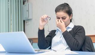 Eye Care Tips: લેપટોપ પર કામ કરતા આંખો થાકી જાય છે? તો આ ત્રણ ચીજથી ઇન્સ્ટન્ટ મળશે રાહત