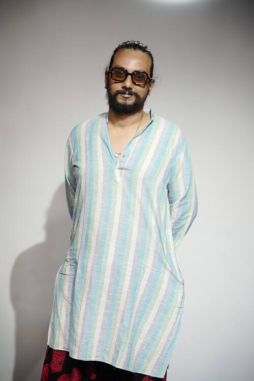 ৬৭টা বিয়ে ভেস্তে যাওয়ার পর সূর্যর জীবনে এখন দুটো মানদণ্ডই রয়ে গেছে। বিয়ের জন্য, জীবিত এবং মেয়ে হলেই চলবে তার।