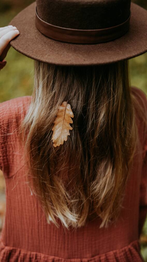 इन टिप्स से कम होगा बालों का झड़ना