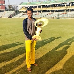 Natarajan Cricket academy: ’கையிலே ஆகாசம் கொண்டு வந்த உன் பாசம் காலமே போனாலும் வாழ்ந்திடும் ராசா..’ நடராஜனின் கனவு மைதானத்தை திறந்து வைத்த தினேஷ் கார்த்திக்!