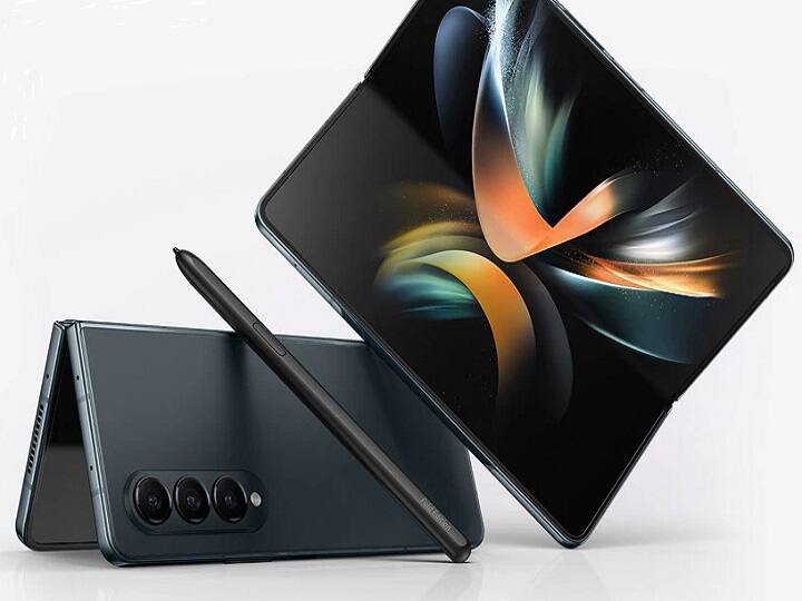 सैमसंग का फोल्डेबल फोन Samsung Galaxy Z Fold4 5G (Beige, 12GB RAM, 512GB Storage) भी भारतीय मार्केट में उपलब्ध है. इसकी अमेजन इंडिया की वेबसाइट पर कीमत 1,64,999 रुपये है. यह फोन फिलहाल 12 प्रतिशत के ऑफ पर उपलब्ध है.
