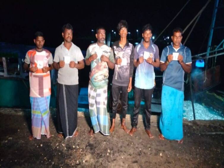 Sri Lanka Navy arrested 17 Pudukottai fisherman near Neduntheevu TNN Fisherman: மீன்பிடி தடைக்காலம் முடிந்து 5 நாட்களிலேயே தமிழக மீனவர்கள் 17 பேர் கைது