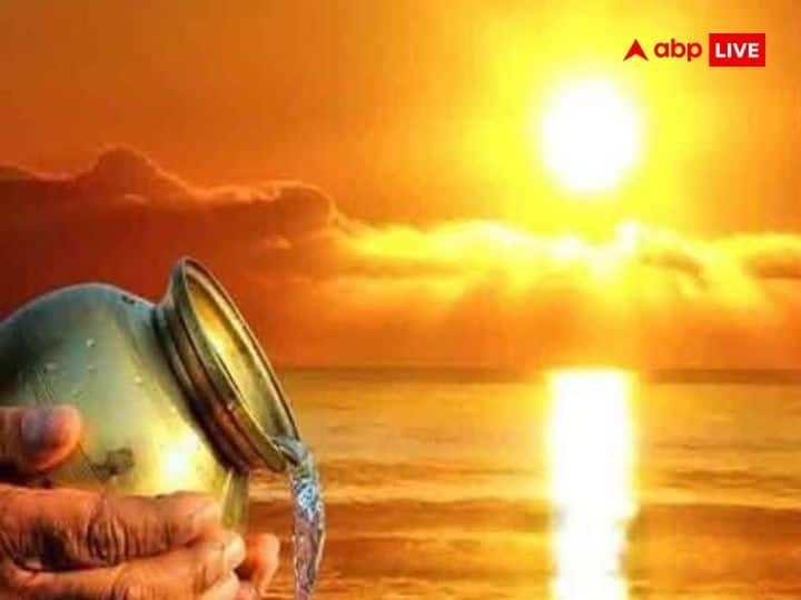 Ashadha Saptami Date Surya Puja Niyam Significance Of Offer Water To Lord Surya Ashadha Saptami Puja: आषाढ़ मास की सप्तमी पर उगते सूरज को दें अर्घ्य, पुरानी बीमारियां होंगी खत्म, शत्रुओं पर प्राप्त होगी विजय