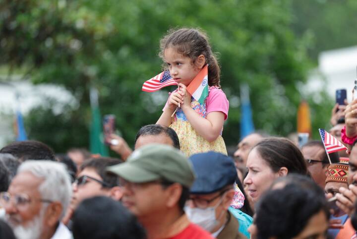 তিনি আরও বলেন যে  তাঁর সরকারের মূল ভিত্তিপ্রস্তর হল 'সবকা সাথ,সবকা বিকাশ,সবকা বিশ্বাস এবং সবকা প্রয়াস' যার অর্থ সকলের উন্নয়নের জন্য একসঙ্গে, প্রত্যেকের বিশ্বাসের সঙ্গে ( together for everyone's growth, with everyone's trust)।