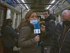 Viral Video: ਮੈਟਰੋ ਵਿੱਚ ਕਰ ਰਹੀ ਸੀ ਰਿਪੋਰਟਿੰਗ, ਅਚਾਨਕ ਬੰਦ ਹੋ ਗਿਆ ਦਰਵਾਜ਼ਾ! ਰਿਪੋਰਟਰ ਨਾਲ ਵਾਪਰੀ ਮਜ਼ਾਕੀਆ ਘਟਨਾ