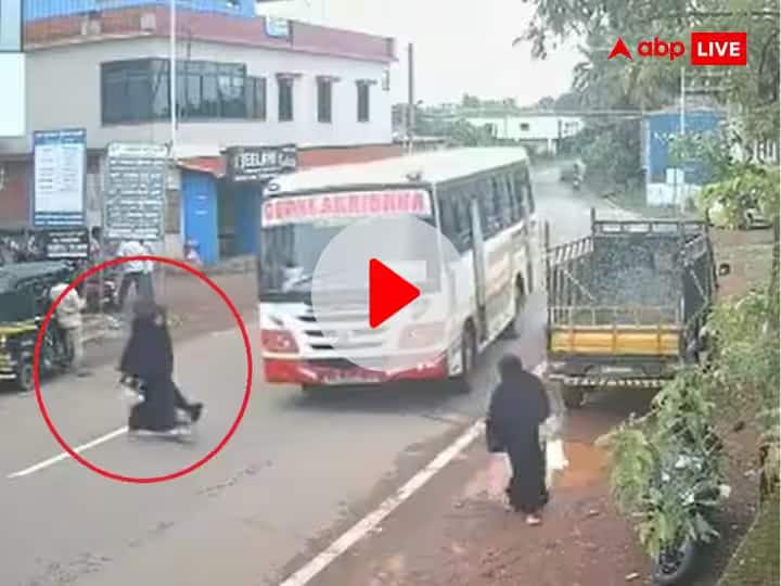 mangalore-road-accident-viral-video-bus-driver-save-woman-life Road Accident : ਥੋੜ੍ਹਾ ਜਿਹਾ ਵੀ ਡਰਾਇਵਰ ਲੇਟ ਹੋ ਜਾਂਦਾ ਤਾਂ ਔਰਤ 'ਤੇ ਚਾੜ੍ਹ ਦਿੱਤੀ ਸੀ ਬੱਸ 