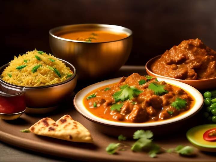 इसे मलाईदार और मक्खनयुक्त टमाटर की ग्रेवी में पकाया जाता है. जो इस व्यंजन को एक बहुत ही विशिष्ट स्वाद प्रदान करता है. यदि आपको बटर चिकन रेसिपी का असली स्वाद नहीं मिल रहा है. तो इसका कारण बटर-टमाटर सॉस या ग्रेवी हो सकती है जिसमें आप तंदूरी चिकन पका रहे हैं. मुंह में पानी ला देने वाली ग्रेवी तैयार करने की तरकीब यह है कि इसमें तंदूरी चिकन डालने से पहले टमाटर के पेस्ट को 15-20 मिनट तक पकाएं. यह स्वादिष्ट चिकन बटर मसाला व्यंजन नान या कुलचा के साथ बहुत अच्छा लगता है. और आप इसे बासमती चावल के साथ भी खा सकते हैं. आप किटी पार्टी, पोटलक और यहां तक कि बुफे के साथ भी परोस सकते हैं.