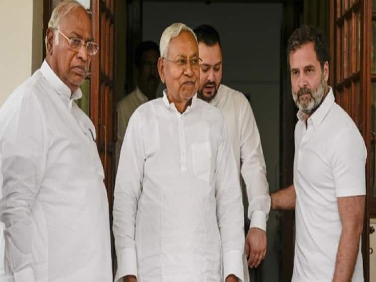 Opposition Meeting 15 anti BJP parties meeting in Patan today Bihar lok sabha 2024 Nitish kumar Opposition Meeting : भाजपविरोधी पक्षांची पाटणात आज बैठक, देशातील बडे नेते उपस्थित राहणार; विरोधकांच्या घोषणेकडं देशाचं लक्ष 