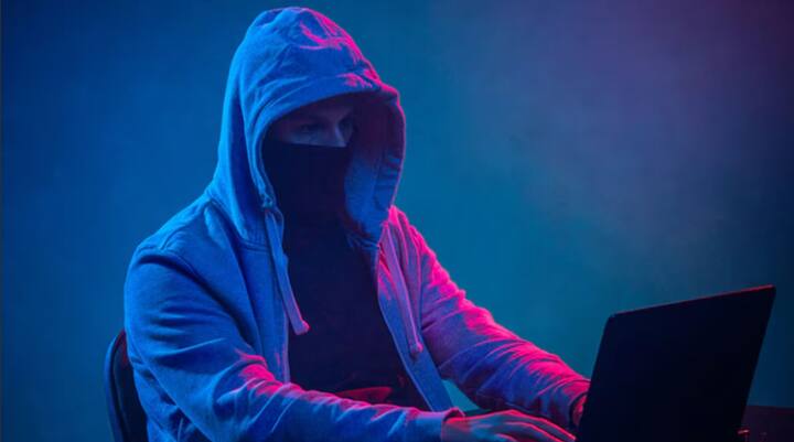 ਕੋਈ ਵੀ ਗਾਹਕ ਕਸਟਮਰ ਕੇਅਰ ਜਾਂ ਸੰਦੇਸ਼ਾਂ ਨਾਲ ਕਦੇ ਵੀ ਆਪਣਾ UPI ਜਾਂ PIN ਸਾਂਝਾ ਨਾ ਕਰੋ। ਅਧਿਕਾਰਤ ਲੋਕ ਕਦੇ ਵੀ ਤੁਹਾਡਾ UPI ਪਿੰਨ ਨਹੀਂ ਪੁੱਛਣਗੇ ਪਰ ਫਰਜ਼ੀ ਕਾਲਾਂ ਅਤੇ ਸੁਨੇਹੇ ਤੁਹਾਡੇ UPI ਪਿੰਨ ਨੂੰ ਜਾਣਨ ਦੀ ਕੋਸ਼ਿਸ਼ ਕਰਨਗੇ। ਅਜਿਹੀ ਸਥਿਤੀ ਵਿੱਚ, ਹਮੇਸ਼ਾਂ ਐਸਐਮਐਸ ਭੇਜਣ ਵਾਲੇ ਜਾਂ ਕਾਲਰ ਦੇ ਵੇਰਵੇ ਦੀ ਜਾਂਚ ਕਰੋ, ਜੇ ਕੋਈ ਤੁਹਾਡੇ ਤੋਂ ਤੁਹਾਡੇ ਪਿੰਨ ਵੇਰਵੇ ਮੰਗ ਰਿਹਾ ਹੈ ਤਾਂ ਇਹ ਹੋਣਾ ਲਾਜ਼ਮੀ ਹੈ ਕਿ ਕਾਲ ਕਰਨ ਵਾਲਾ ਇੱਕ ਧੋਖੇਬਾਜ਼ ਹੈ।