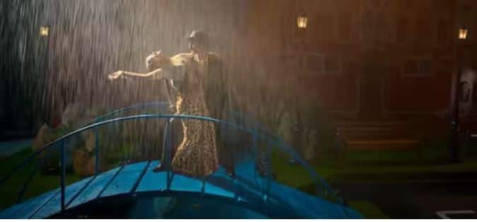 49 ਸਾਲਾ ਨਵਾਜ਼ੂਦੀਨ ਸਿੱਦੀਕੀ ਨੇ ਅੱਜ ਰਿਲੀਜ਼ ਹੋਈ ਆਪਣੀ ਫਿਲਮ 'ਟਿਕੂ ਵੈੱਡਸ ਸ਼ੇਰੂ' 'ਚ 21 ਸਾਲਾ ਅਵਨੀਤ ਕੌਰ ਨਾਲ ਇੰਟੀਮੇਟ ਸੀਨ ਕੀਤਾ ਹੈ। ਜਿਸ ਨੂੰ ਲੈ ਕੇ ਉਹ ਕਾਫੀ ਚਰਚਾ 'ਚ ਹੈ।