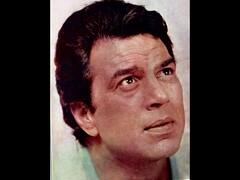 Adipurusha ही नहीं Dharmendra की इस सुपरहिट फिल्म के गाने पर भी जमकर हुआ था बवाल, मेकर्स ने लाइन बदलकर किया था रिलीज