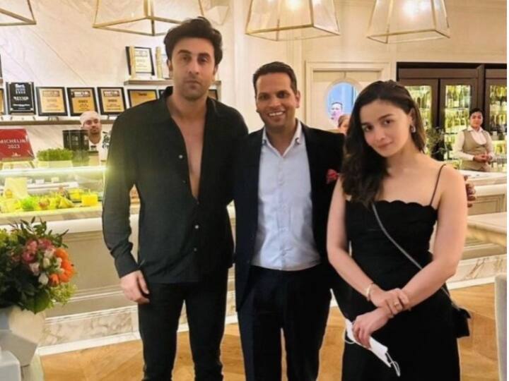 alia bhatt ranbir kapoor dinner date in dubai picture going viral दुबई में डेट नाइट पर गए Alia Bhatt-Ranbir Kapoor, ब्लैक आउटफिट में तस्वीरें वायरल