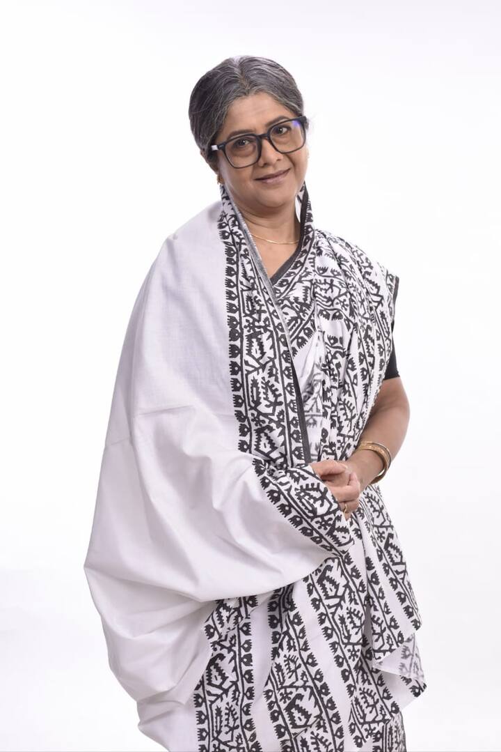 প্রথমবার কোনও ছবিতে প্লে-ব্যাক করছেন অভিনেত্রী লাবণী সরকার (Laboni Sarkar) ও দীর্ঘদিন পরে বড়পর্দায় প্লে-ব্যাকে ফিরছেন খরাজ মুখোপাধ্যায় (Khoraj Mukherjee)।