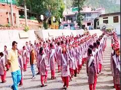हिमाचल का पहला सरकारी स्कूल जहां पहाड़ी बोली में हुई प्रार्थना, प्रदेश में जमकर हो रही तारीफ