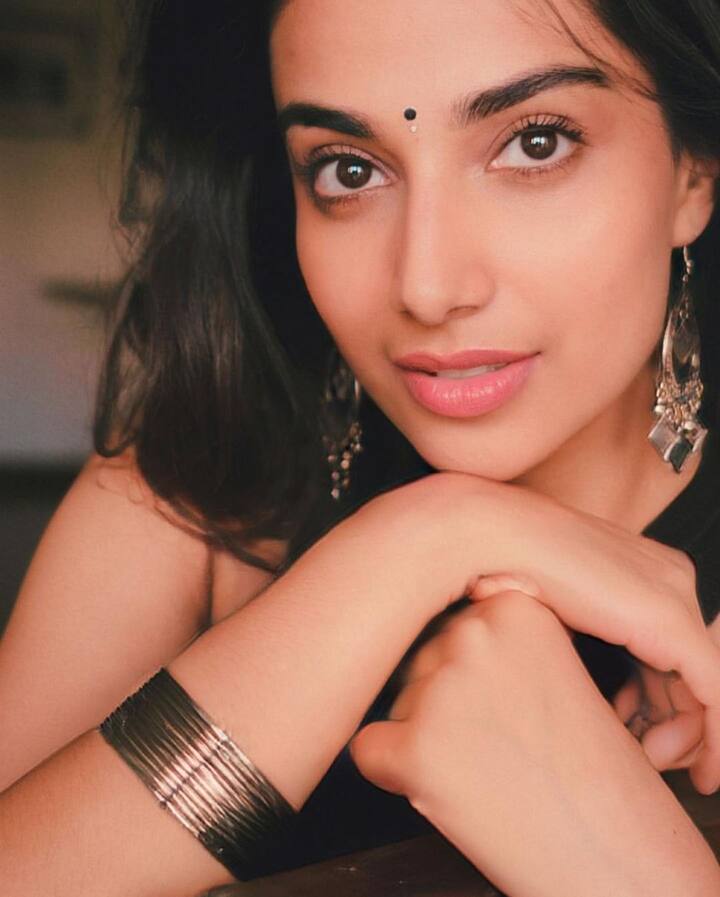 ‘హిట్-2‘ మూవీతో సూపర్ హిట్ అందుకుంది మీనాక్షి. Photo Credit: Meenakshi chaudhary/Instagram