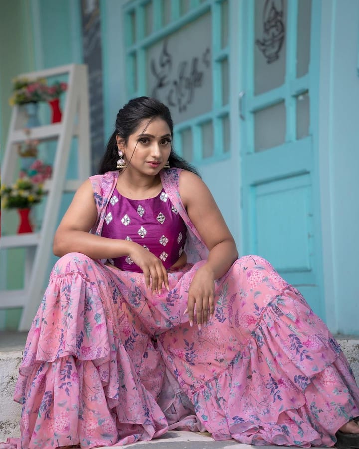 ప్రస్తుతం ఆషిక 'త్రినయని' అనే సీరియల్ లో నటిస్తోంది. భవిష్యత్ తెలిసిన అమ్మాయిగా..కుటుంబాన్ని రక్షిస్తున్న పాత్రలో నటిస్తోంది