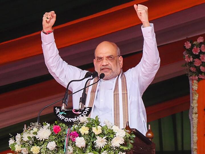 Amit Shah Speech: 'डेढ़ से दो-महीने छुट्टियां मनाने विदेश जाते थे, पैसा...', अमित शाह का महबूबा मुफ्ती और उमर अब्दुल्ला पर आरोप Amit Shah Dig at Mehbooba Mufti Omar Abdullah in Jammu Kashmir Srinagar Amit Shah Speech: 'डेढ़ से दो-महीने छुट्टियां मनाने विदेश जाते थे, पैसा...', अमित शाह का महबूबा मुफ्ती और उमर अब्दुल्ला पर आरोप