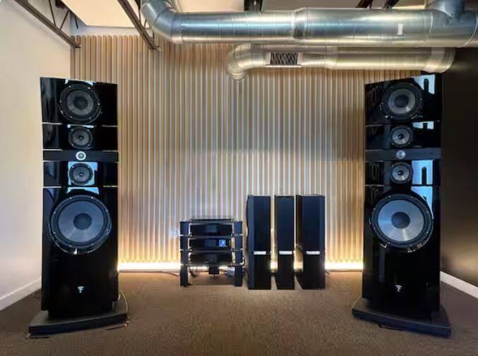 ਇਹ ਸਪੀਕਰ ਭਾਰਤ ਵਿੱਚ ਵਿਕਰੀ ਲਈ ਉਪਲਬਧ ਨਹੀਂ ਹੈ। ਤੁਹਾਨੂੰ ਡੀਲਰ ਜਾਂ ਕੰਪਨੀ ਨਾਲ ਸੰਪਰਕ ਕਰਕੇ ਇਸ ਦੀ ਮੰਗ ਕਰਨੀ ਪਵੇਗੀ। ਤੁਸੀਂ ਸਪੀਕਰ ਨੂੰ 6 ਵੱਖ-ਵੱਖ ਰੰਗਾਂ 'ਚ ਖਰੀਦ ਸਕਦੇ ਹੋ।