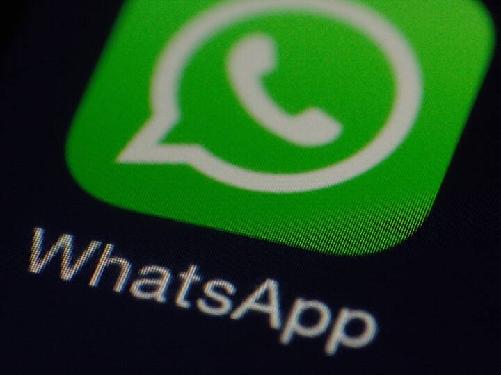 WhatsApp is working on a feature that will let users to set how long one messages should stay pinned WhatsApp पर जल्द आ रहा कमाल का ये फीचर, फैमिली और ऑफिस ग्रुप का काम करेगा आसान