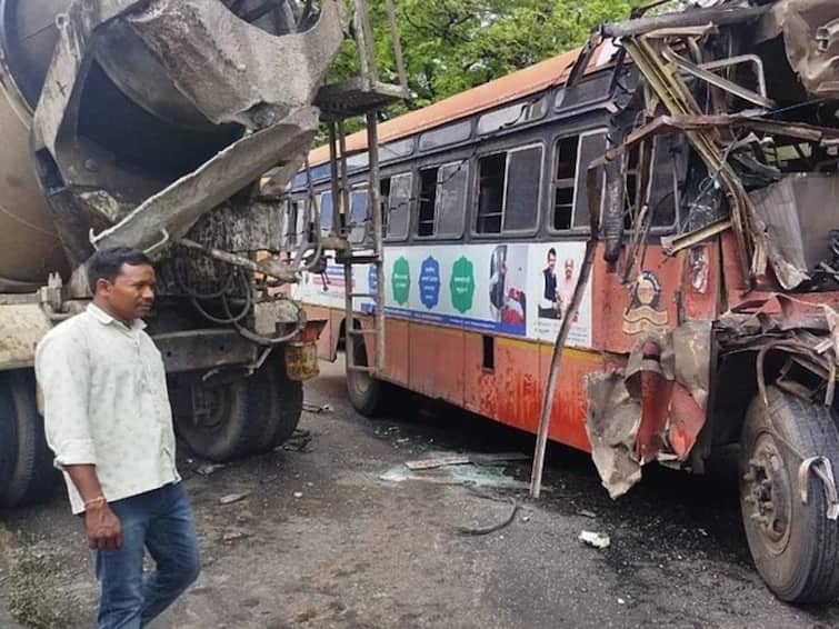 maharashtra news nashik news Fatal accident in ST bus-truck on Peth road in Nashik, truck driver dies Nashik Accident : नाशिकच्या पेठरोडवर एसटी बस-ट्रकमध्ये भीषण अपघात, बस चालक वाचला, मात्र ट्रक चालकाचा मृत्यू