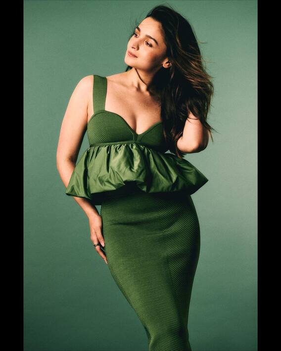 आलियाचा क्लासी लूक