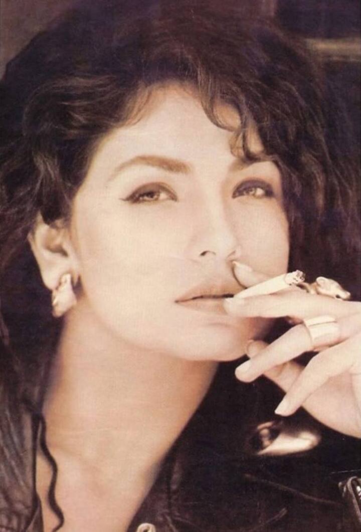 महेश भट्ट की यादगार फिल्म 'आशिकी' 90 के दशक में रिलीज हुई थी. जिसमें अनु अग्रवाल और राहुल रॉय की जबरदस्त केमिस्ट्री देखने को मिली थी. इस जोड़ी ने उस दौर में बड़े पर्दे पर धमाल मचा दिया था. लेकिन अब पूजा भट्ट ने बिग बॉस ओटीटी 2 में इस फिल्म से जुड़ा एक बड़ा राज खोला है.