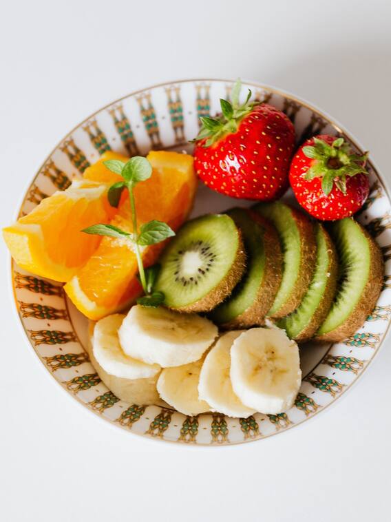 इन 5 फलों को रात में खाने बचें