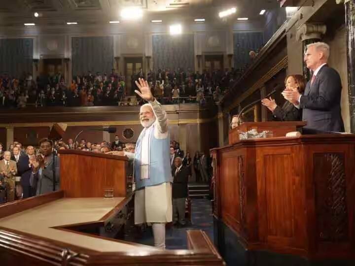 PM Modi US Visit: पंतप्रधान नरेंद्र मोदी यांनी अमेरिकेच्या संसदेत अमेरिकन खासदारांना संबोधित केलं. पंतप्रधान मोदींनी यावेळी संसदेच्या दोन्ही सभागृहांना संबोधित केलं.